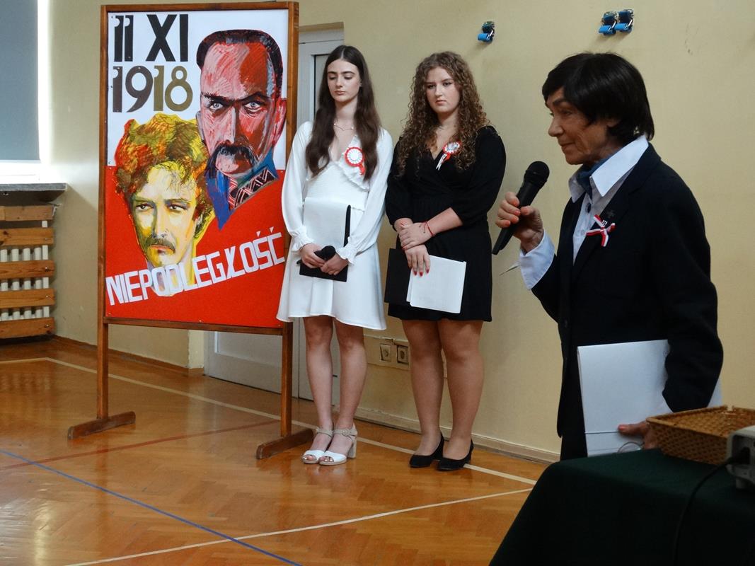 Akademia z okazji 104 rocznicy odzyskania niepodległości.