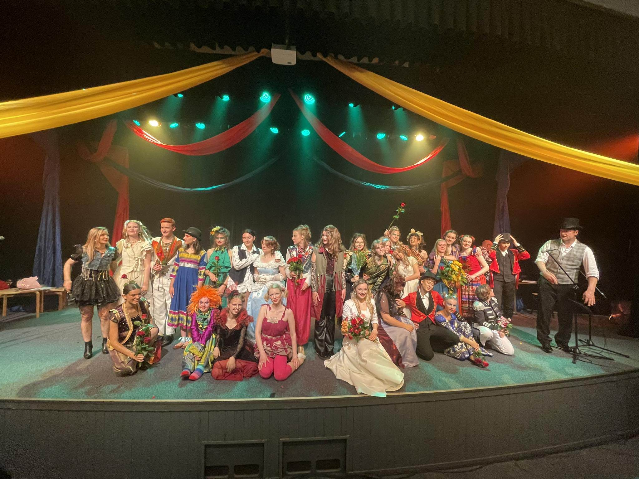 Cooltura nie boli. „Showman” w krakowskim Studiu Teatru, Muzyki i Tańca.