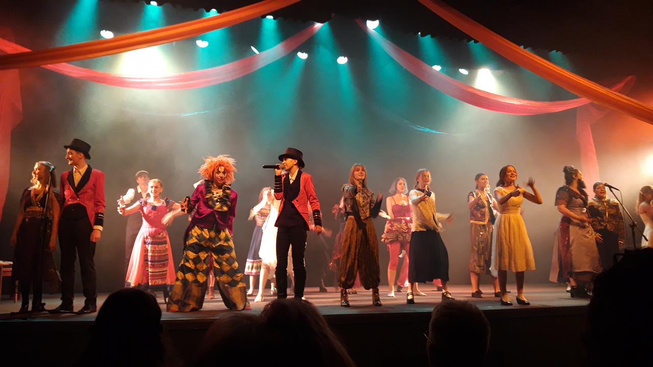 Wyjście na spektakl „Showman” w ramach szkolnego projektu „Cooltura nie boli”