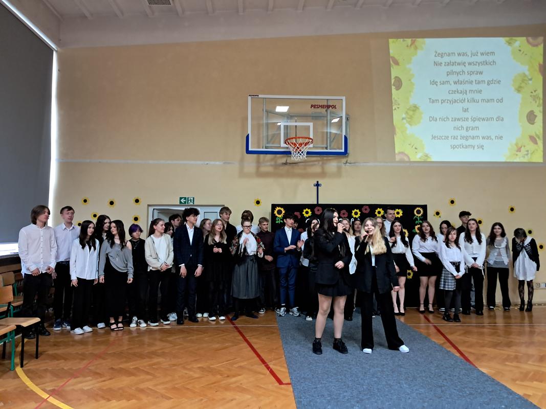 25 kwietnia odbyła się uroczystość pożegnania klas maturalnych
